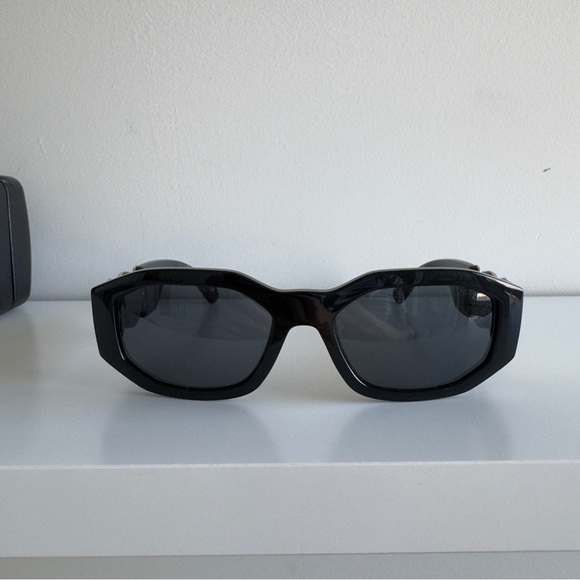 VERSACE BLACK MEDUSA BIGGIE SUNGLASSES - Picture 3 of 7
